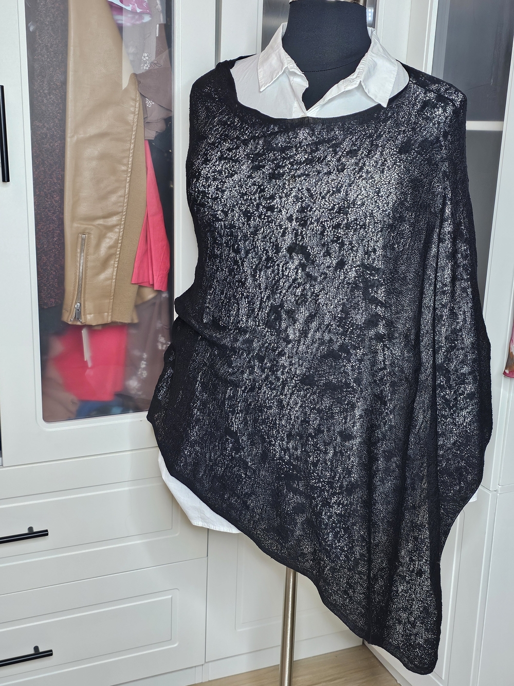 Eileen Fisher Black Off-the-Shoulder Lightweight Wrap